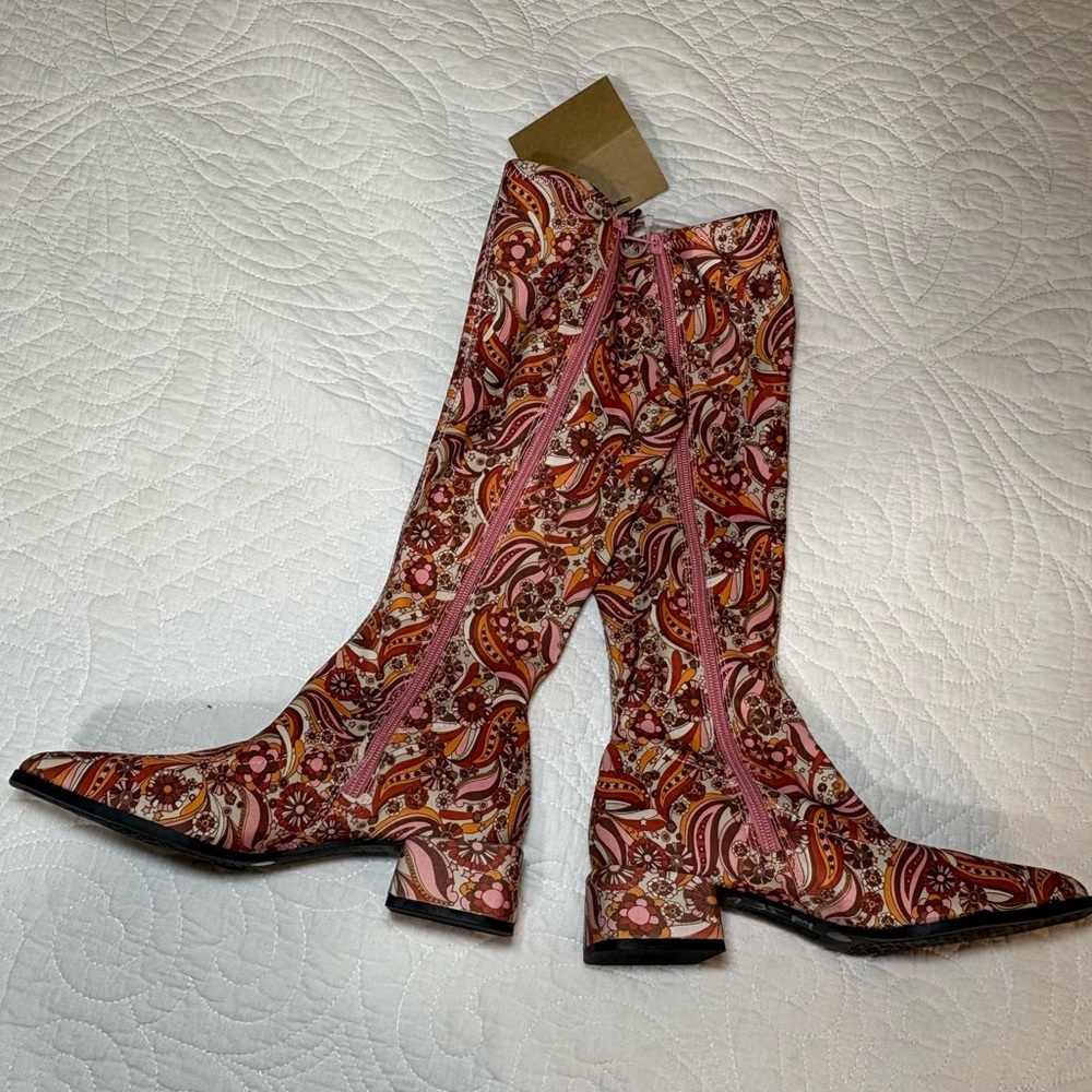 NWT - Zayla Groovy Print Tall Boots by Chelsea & Violet. - Picture 4 of 7